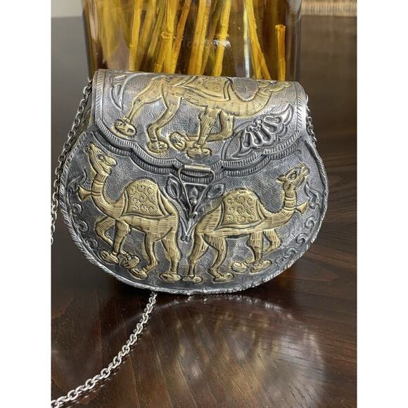 Lightweight handcrafted mid-century modern metal purse - Picture 10 of 10